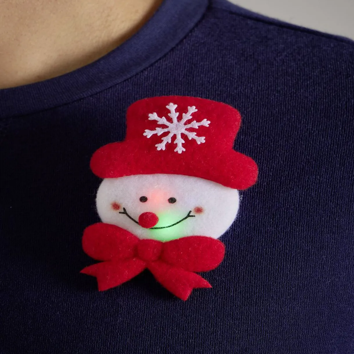 Outlet Gifi Badge lumineux Noël rouge et blanc - 4 modèles